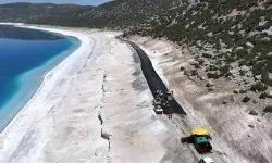 Salda Gölü’ne ne oluyor? Kıyıya asfalt döküldü, maden tehdidi arttı