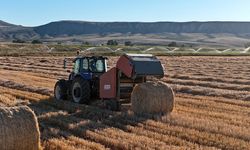 Tarlalar dev rulolarla kaplandı! Hasat sonrası başlayan operasyon havadan görüntülendi