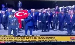 CNN Türk muhabiri arda erdoğan canlı yayında ne dedi? 30 ağustos'ta tartışma yaratan o anlar.