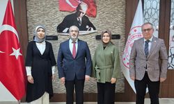 Çorumlu öğretmenler Antalya’dan ödülle döndü