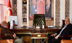 İsmail Çizikci’den emekli öğretmen Sadık Yamuklugil’e teşekkür ziyareti