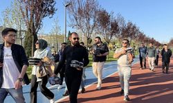 AK Gençlik’ten Kent Park’ta çocuklara ikram