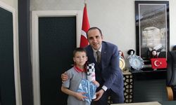 İskilip’te başarılı öğrencilere Kaymakam Polat’tan hediye