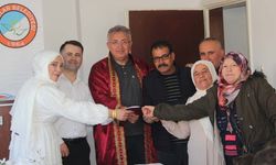 Başkan Cebeci genç çiftin nikâhını kıydı