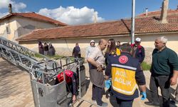 Baca temizliği için çıktığı çatıda bayıldı