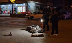 Otomobille çarpışan motosikletin sürücüsü ağır yaralandı