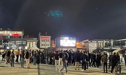 Meydanda toplanıp halay çekerek kutladılar