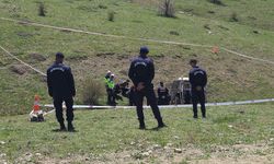 Traktör dere yatağına devrildi: 1 ölü, 3 yaralı