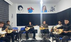 Çorum Ülkü Ocakları’nda bağlama kursu devam ediyor