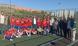 Başkan Ünlü’den genç futbolculara moral ziyareti