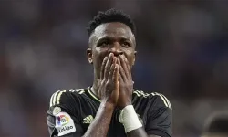 Dünya Kupası'nda ağzını kapatan futbolcuya kırmızı kart!