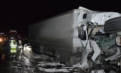 Çorum-Samsun karayolunda iki tır çarpıştı: 3 yaralı