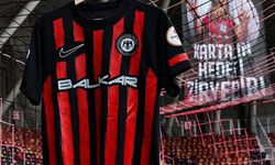 Formalar belli oldu: Kritik maçta renkler sahaya çıkıyor