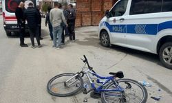 Otomobil bisikletli öğrenciye çarptı