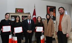 TÜBİTAK’ta bölge ikincisi olan öğrenciler Müdür Çağlar’ı ziyaret etti