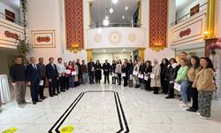 “Sanatın Işığında Kadın” sergisine katkı sunan öğretmenlere belge