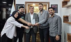 Tıp öğrencilerinden Naki Özkubat’a teşekkür plaketi