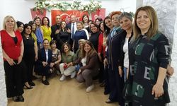 CHP’nin Anneler Günü programında duygulandıran anlar yaşandı