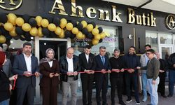 Alaca’da kadın giyimin yeri adresi olan Ahenk Butik açıldı