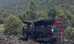 Kargı’da traktör devrildi: 1 yaralı