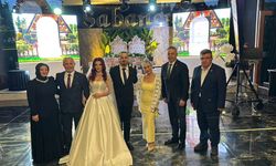 Tahtasız, Ayşe ve Deniz’in düğün törenine katıldı