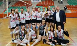 Osmancık Belediyespor voleybol takımı şampiyon oldu