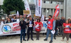 Emeklilerden adliye önünde kitlesel dilekçe hareketi