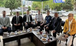 Kargı Protokol üyeleri halkla bayramlaştı