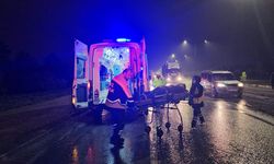 Çorum'da refüje çarpan otomobilin sürücüsü yaralandı