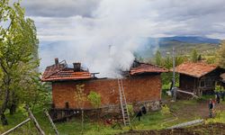 Çorum'da yangın çıkan ev kullanılamaz hale geldi