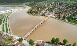 Kızılırmak Nehri'nin rengi kahverengiye döndü