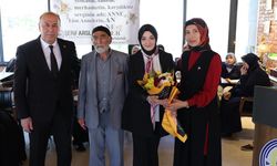 Alaca’daki Anneler Günü programında verilen mesajlar salonda büyük ilgi gördü