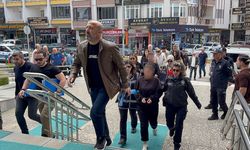 Müşterilerinin adına kredi çeken şebeke çökertildi