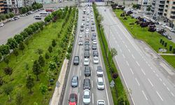 Çorum-Samsun yolunda bayram alarmı! Karadeniz güzergahında kilometrelerce araç kuyruğu