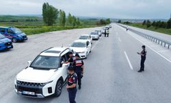 Alaca’da jandarma ekiplerinden sıkı bayram denetimi