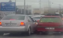 Düğün konvoyu değil tehlike konvoyu! Şeritleri kapatan sürücüler tepki topladı