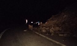 Çorum’da heyelan alarmı! Uğurludağ yolunda kayan toprak ulaşımı tehlikeye soktu