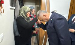Ahlatcı’dan şehit annesine duygu dolu ziyaret! O odada yaşananlar yürek burktu