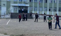 Diyarbakır'da okul önünde dehşet anları: Silah sesleri yükseldi, öğrenciler tahliye edildi.