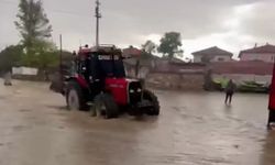 Kula Köyü'nü sel vurdu! Evler ve yollar sular altında kalırken köylüler seferber oldu