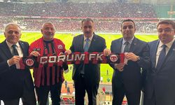 Mustafa Destici’den Arca Çorum FK’ya tribünden destek