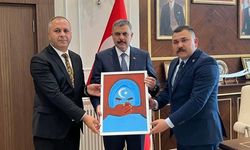 Ülkü Ocakları’ndan İçişleri Bakanı Mustafa Çiftçi’ye anlamlı hediye