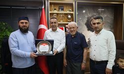 Başkan Muhsin Dere'yi makamında ziyaret ettiler