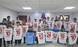 Geleceğin Yıldızlarına Başkan Ünlü’den anlamlı destek!