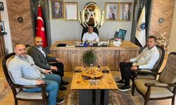 İsmail Çetinkaya misafirlerini makamında ağırladı