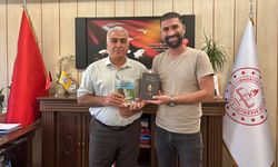 Yazar Gürkan Kap, İdris Makineci’ye eserlerini tanıttı
