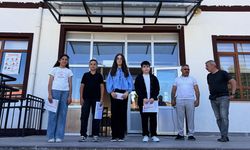Nenehatun Ortaokulu’ndaki bu öğrenciler sınıf birincisi oldu