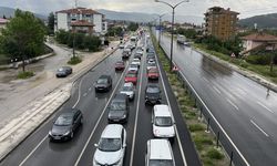 Çorum'da bayram dönüşü D-100 kara yolunda trafik yoğunluğu devam ediyor