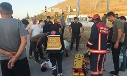 Çorum'da otomobil ile motosikletin çarpıştığı kazada 3 kişi yaralandı