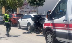 Yolun karşısına geçmek isteyen yayaya motosiklet çarptı